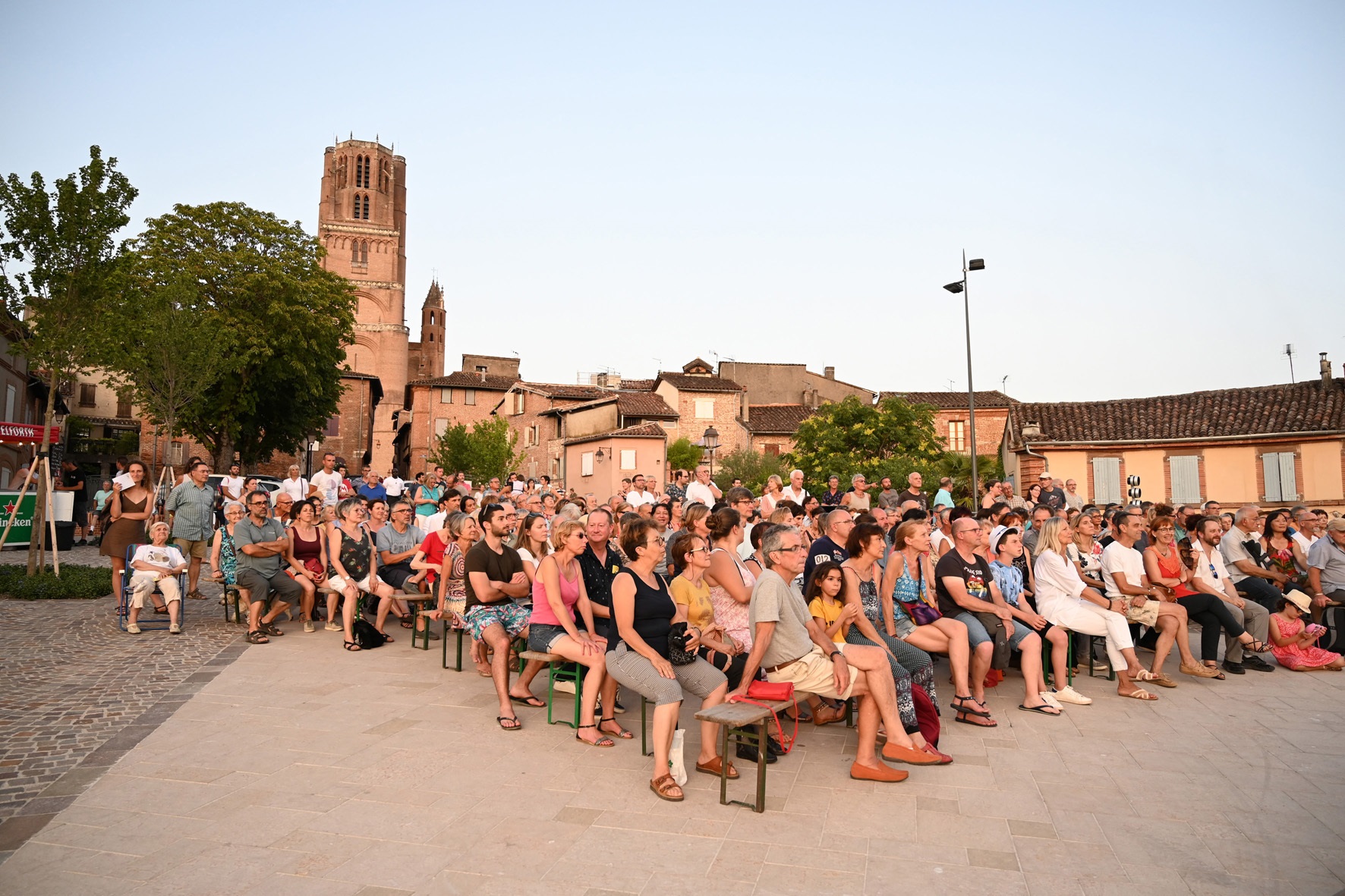 Place aux artistes place du chateau Albi